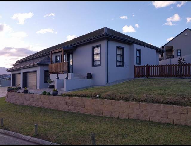 3 BEDROOM TOWNHOUSE FOR SALE IN BLUE MOUNTAIN VILLAGE